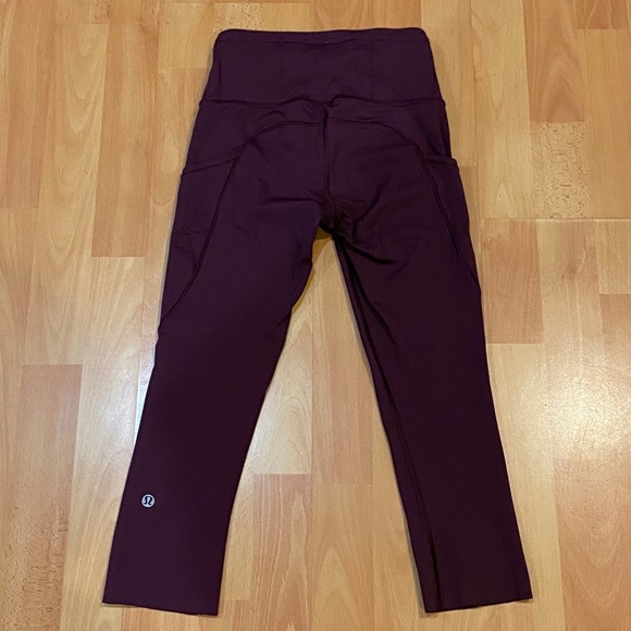 ***SOLD*** Lululemon Purple Mid-Rise Crop 19” Legging Size 2 - Picture 3 of 4